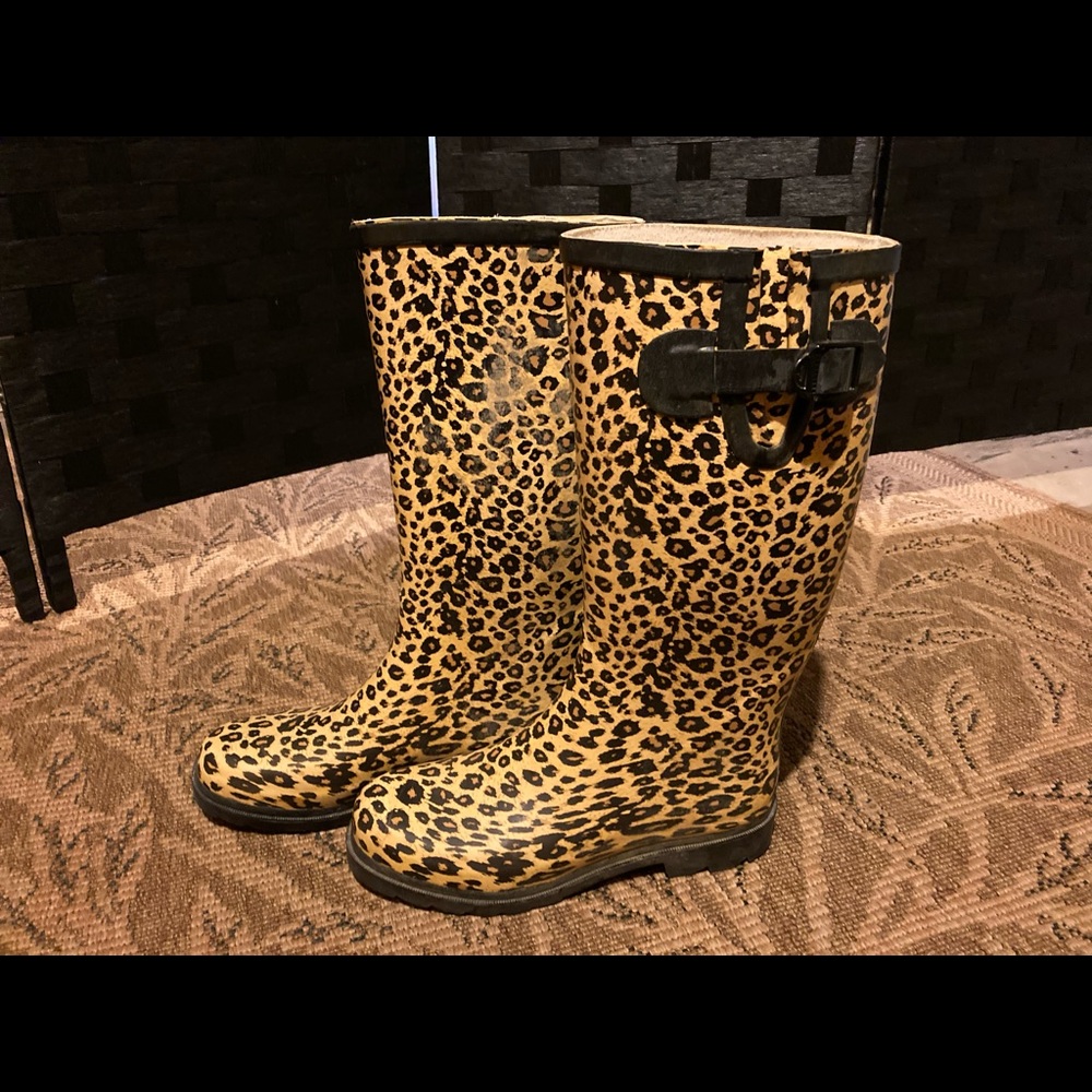 Rain Boots (W 7)
